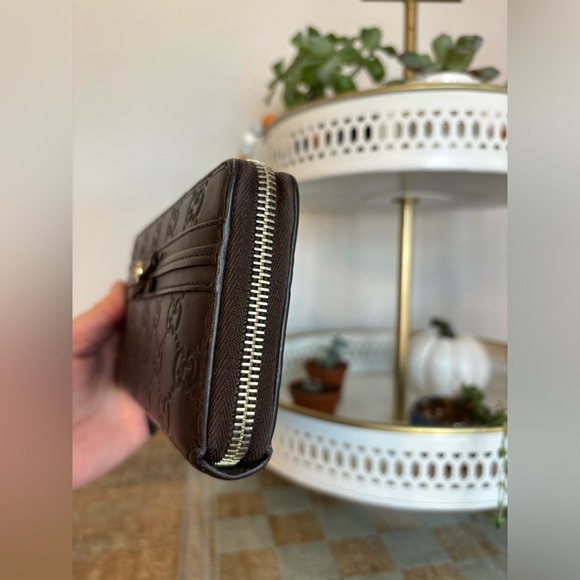 GUCCI CHOCOLATE BROWN EMBOSSED FULL ZIPPY WALLET WITH BOW GOLD HARDWARE - Picture 12 of 14
